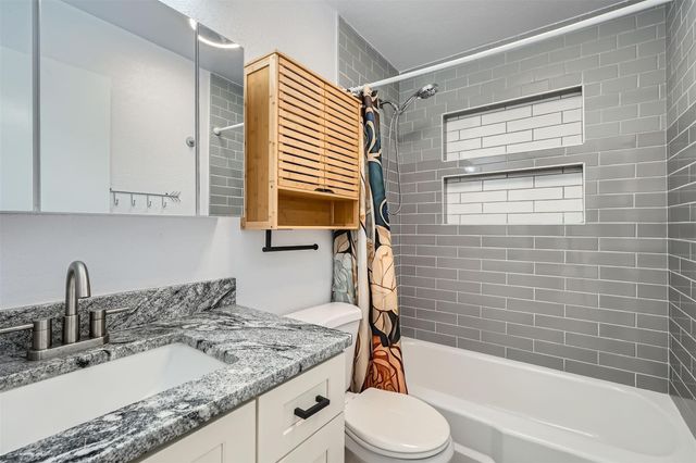 207 Rowland DR, Austin, TX 78745