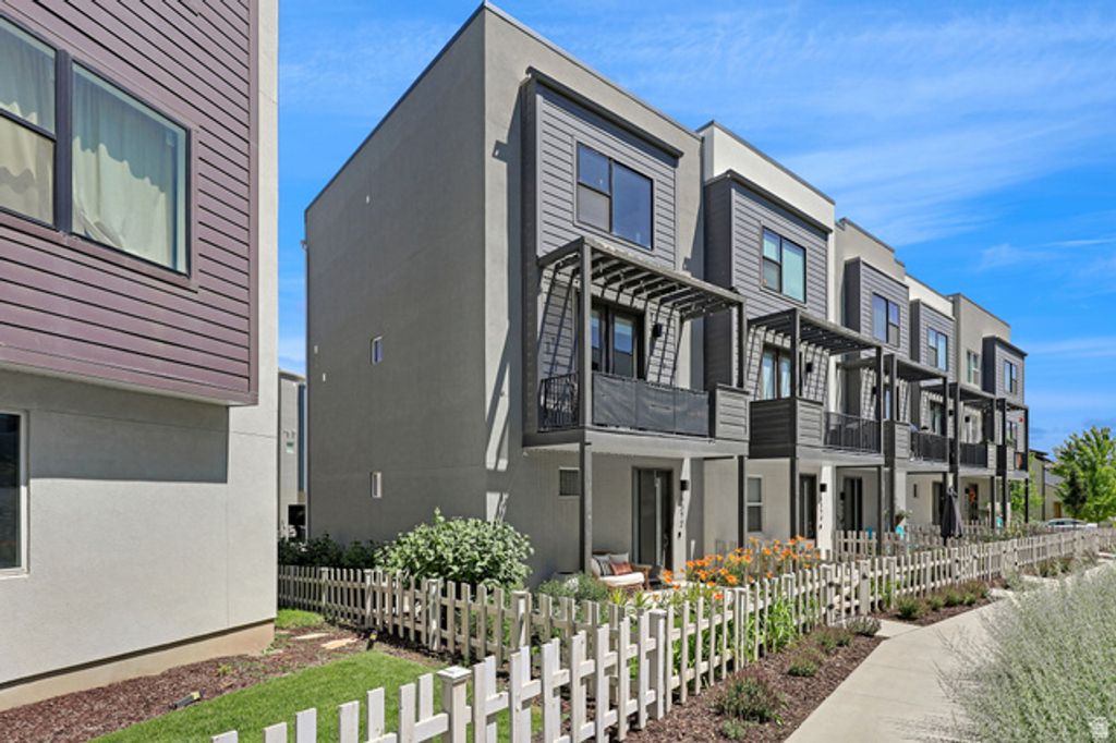 6372 W BIRCH RUN RD, South Jordan, UT 84009