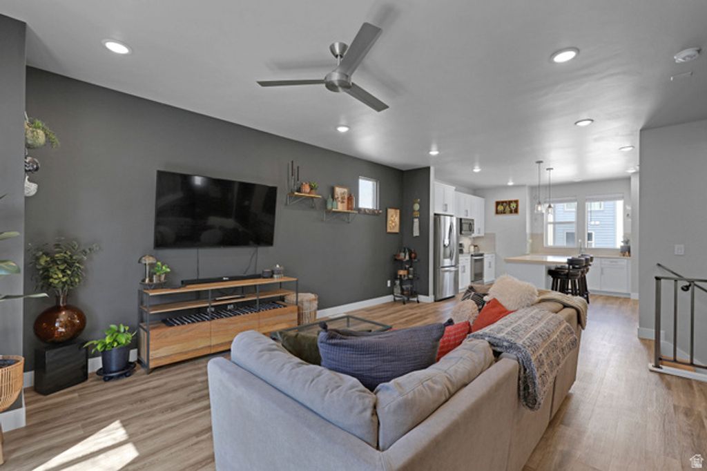 Image 3 of property listing at 6372 W BIRCH RUN RD, South Jordan, UT 84009