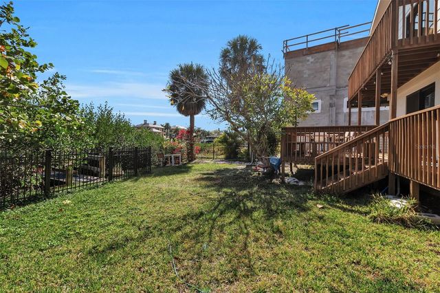 1040 SYLVAN DRIVE, Sarasota, FL 34234