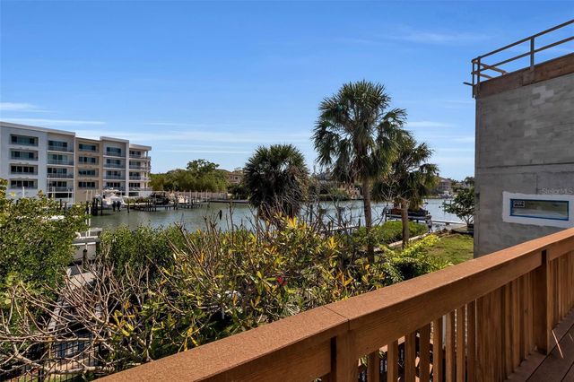 1040 SYLVAN DRIVE, Sarasota, FL 34234