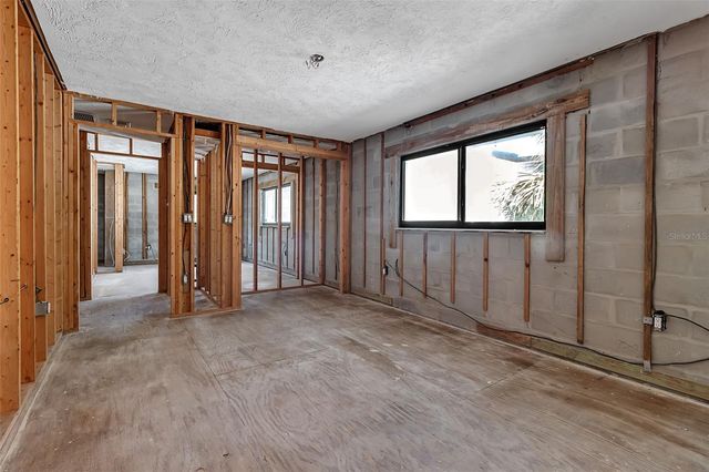 1040 SYLVAN DRIVE, Sarasota, FL 34234