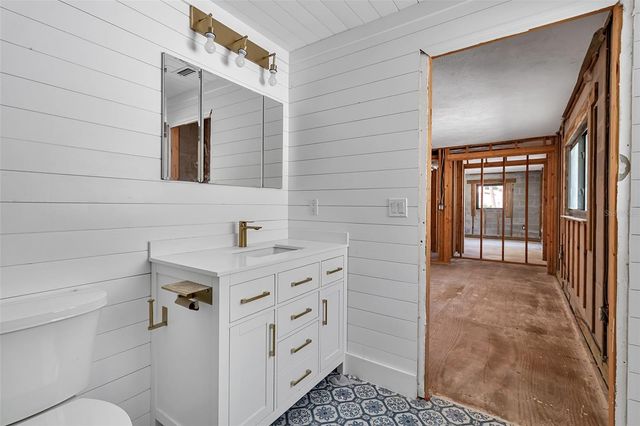 1040 SYLVAN DRIVE, Sarasota, FL 34234