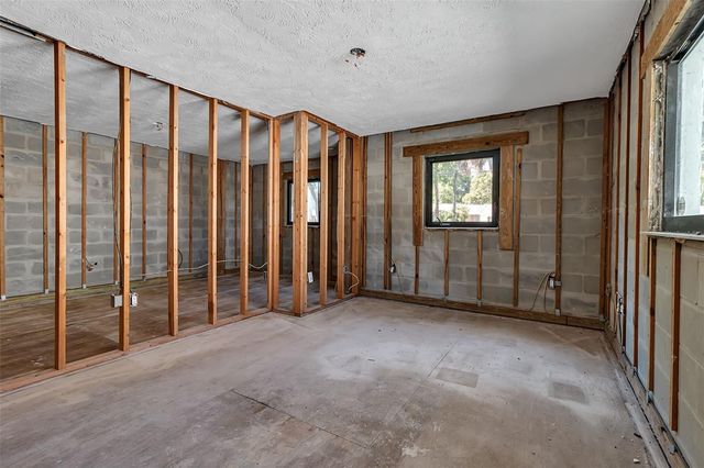 1040 SYLVAN DRIVE, Sarasota, FL 34234