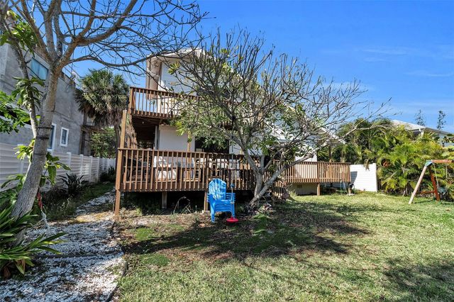 1040 SYLVAN DRIVE, Sarasota, FL 34234