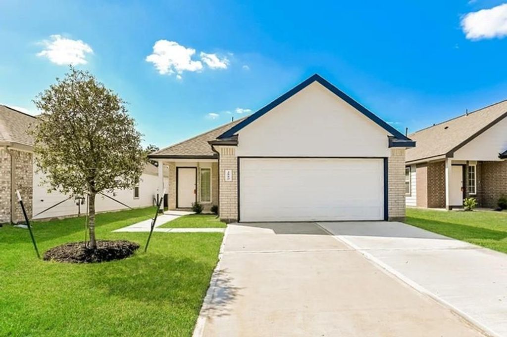 2880 Briggs Drive, Conroe, TX 77301