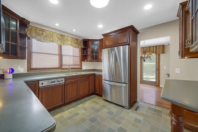 933 Shambliss Lane, Buffalo Grove, IL 60089