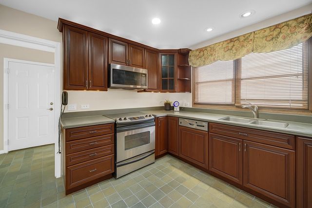 933 Shambliss Lane, Buffalo Grove, IL 60089