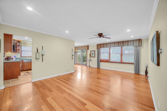 933 Shambliss Lane, Buffalo Grove, IL 60089