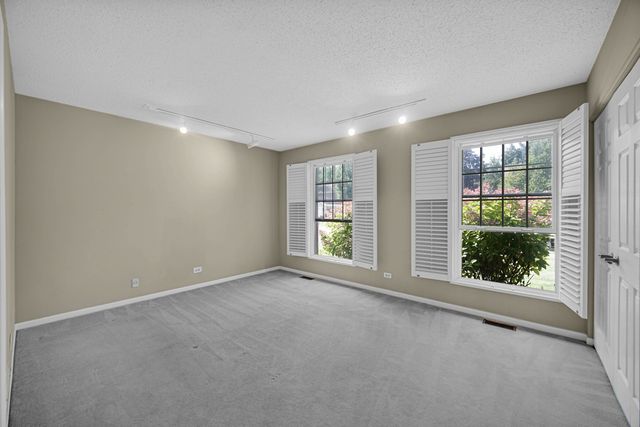 933 Shambliss Lane, Buffalo Grove, IL 60089