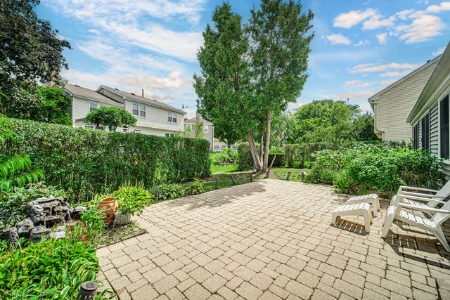 933 Shambliss Lane, Buffalo Grove, IL 60089