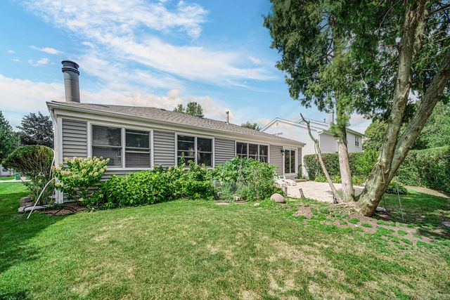 933 Shambliss Lane, Buffalo Grove, IL 60089