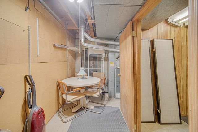 933 Shambliss Lane, Buffalo Grove, IL 60089