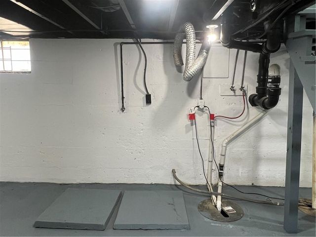 7923 James A Reed Road, Kansas City, MO 64138