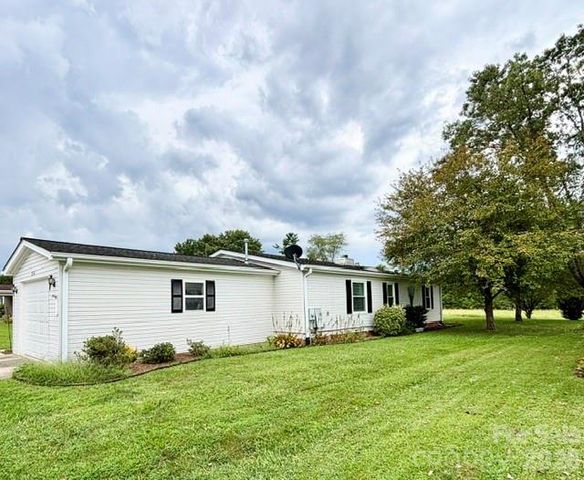 236 Riverwind Drive, Hendersonville, NC 28739