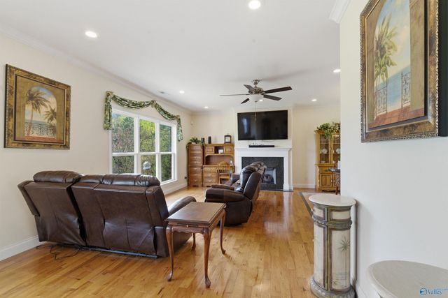 1525 Willow Beach Road, Guntersville, AL 35976