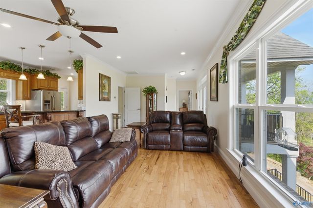 1525 Willow Beach Road, Guntersville, AL 35976