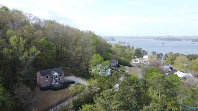 1525 Willow Beach Road, Guntersville, AL 35976