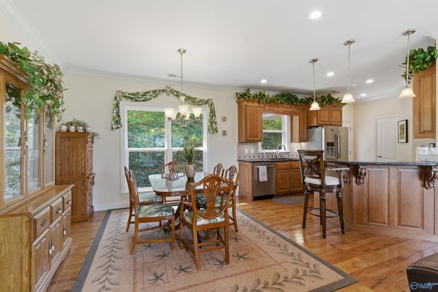 1525 Willow Beach Road, Guntersville, AL 35976