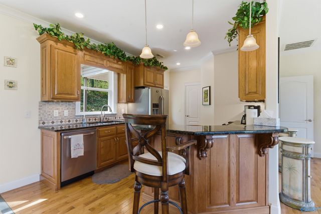 1525 Willow Beach Road, Guntersville, AL 35976