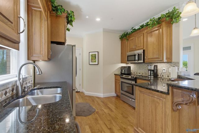 1525 Willow Beach Road, Guntersville, AL 35976