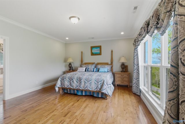 1525 Willow Beach Road, Guntersville, AL 35976