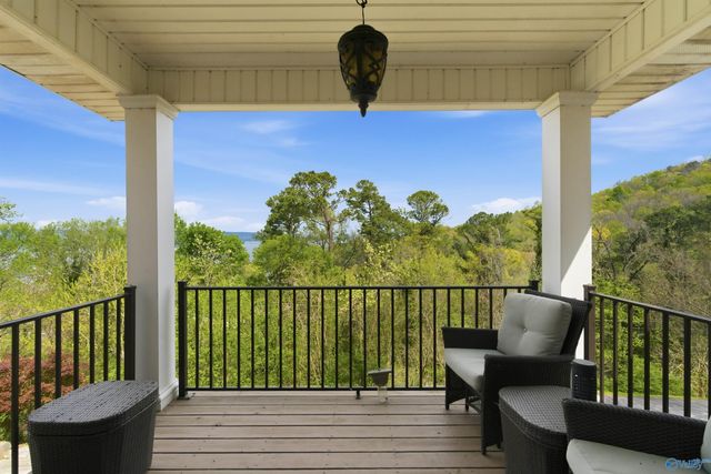 1525 Willow Beach Road, Guntersville, AL 35976