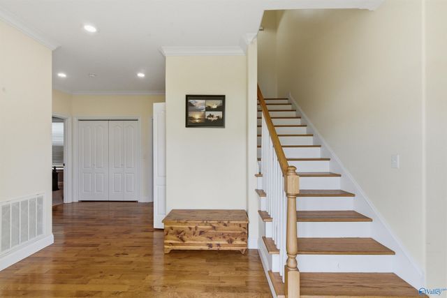 1525 Willow Beach Road, Guntersville, AL 35976