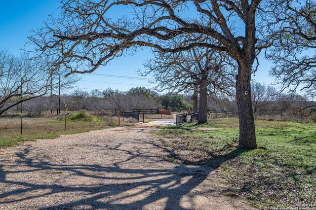 2974 FM 467, Seguin, TX 78155