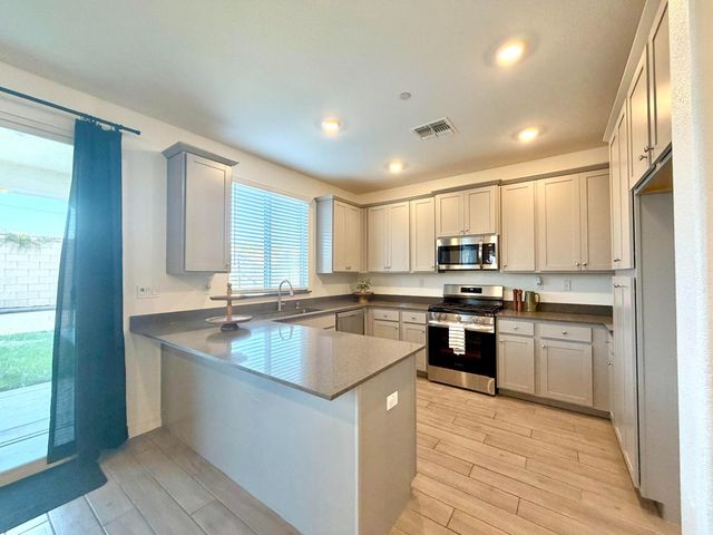 7293 Dorstone Way, Sacramento, CA 95829