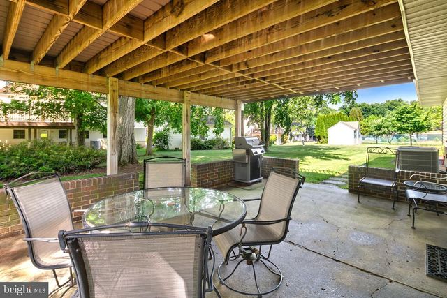 113 ACORN PL, North Wales, PA 19454