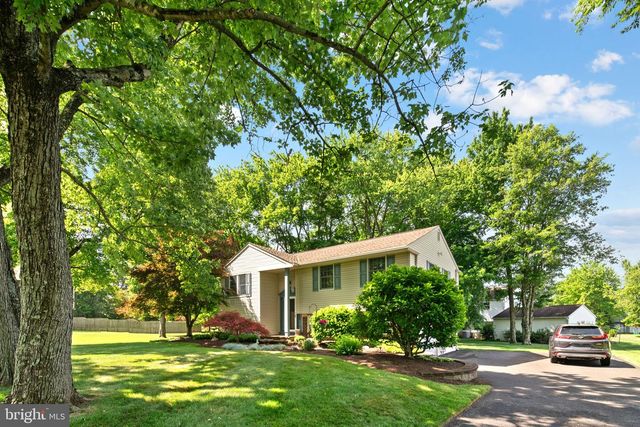 113 ACORN PL, North Wales, PA 19454