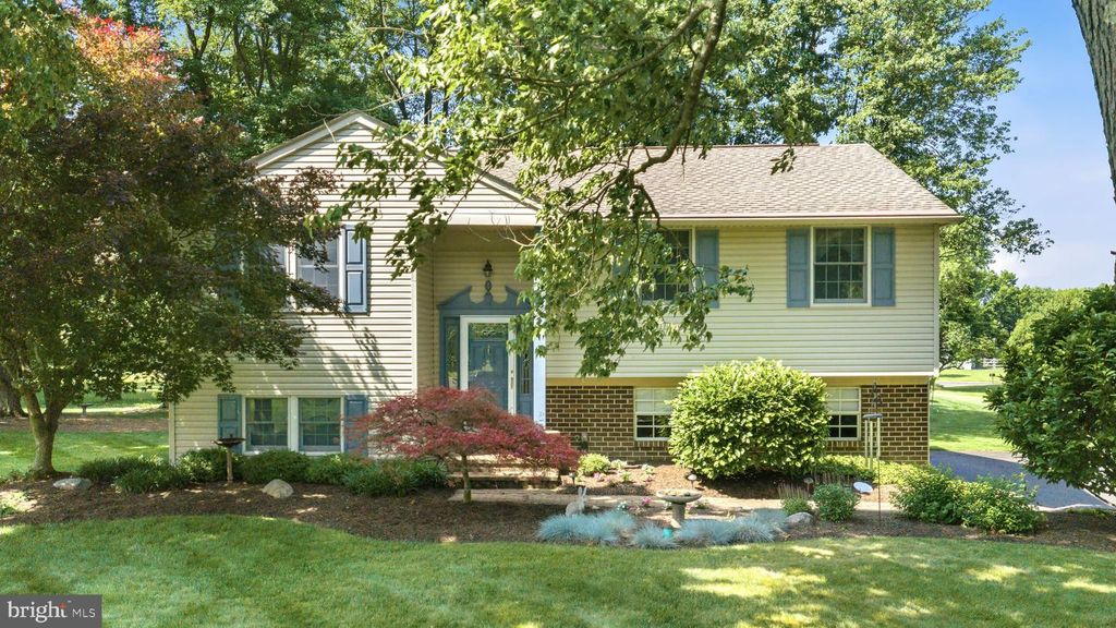 113 ACORN PL, North Wales, PA 19454