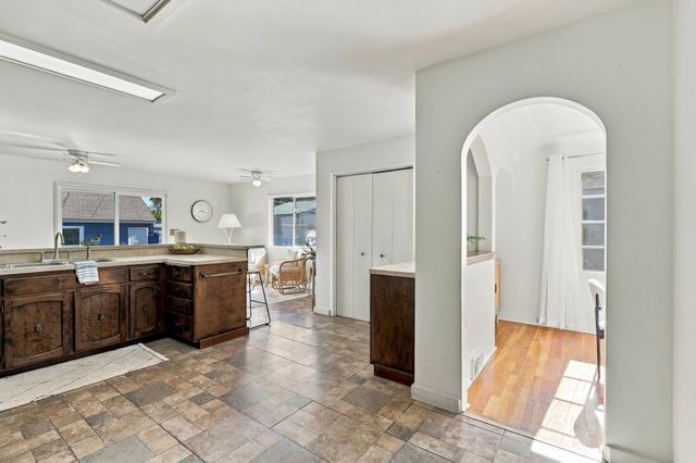 4018 N Ash St, Spokane, WA 99205