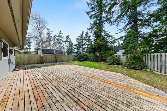 625 NW Mizzen Drive, Oak Harbor, WA 98277