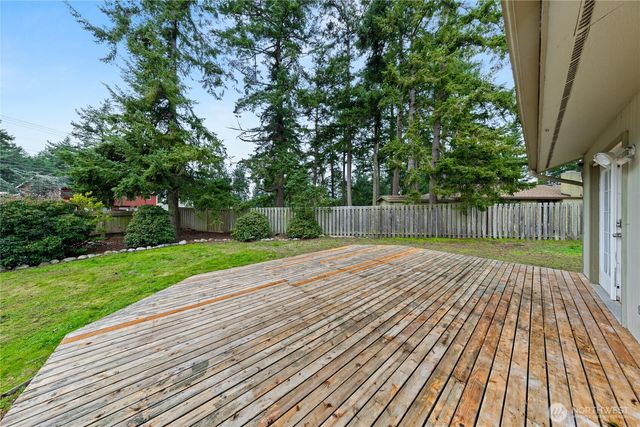 625 NW Mizzen Drive, Oak Harbor, WA 98277