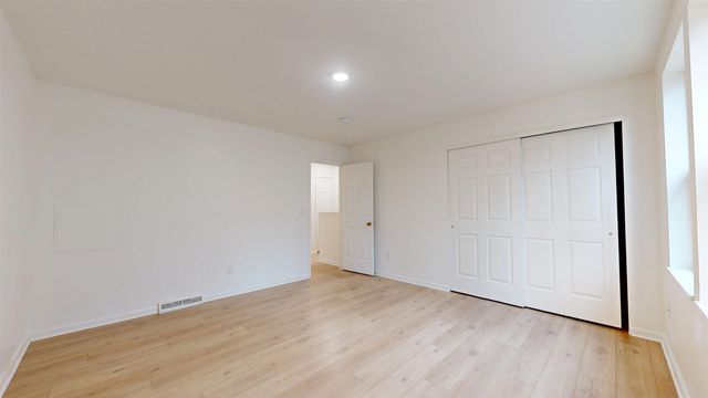 7 Ira Lane, Burlington, VT 05408