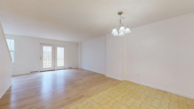 7 Ira Lane, Burlington, VT 05408