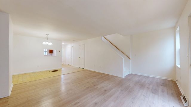 7 Ira Lane, Burlington, VT 05408