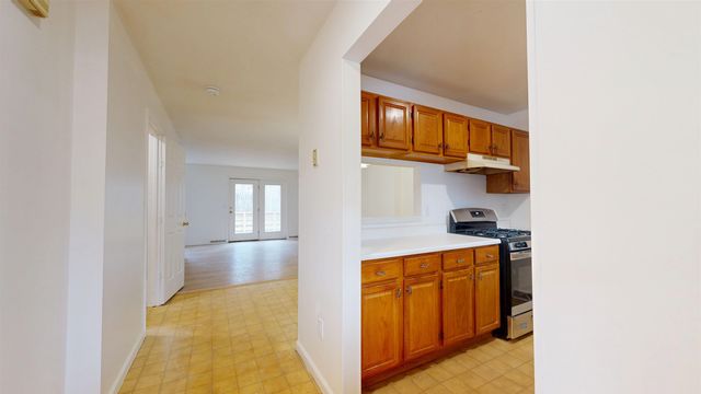 7 Ira Lane, Burlington, VT 05408