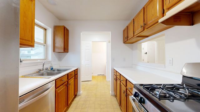 7 Ira Lane, Burlington, VT 05408