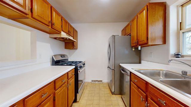 7 Ira Lane, Burlington, VT 05408