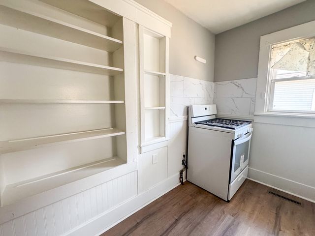 2106 W Webster Street, Springfield, MO 65802