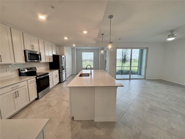 18923 SCALLOP LOOP 105, Lakewood Ranch, FL 34211