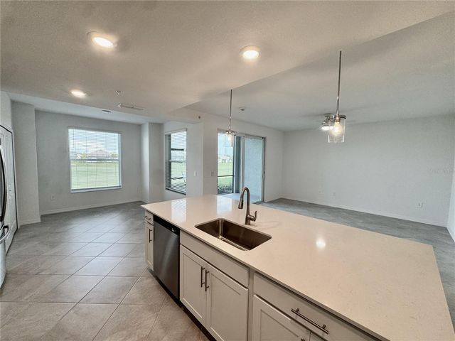 18923 SCALLOP LOOP 105, Lakewood Ranch, FL 34211