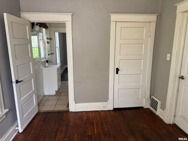 1733 S SPRING Street, Springfield, IL 62704