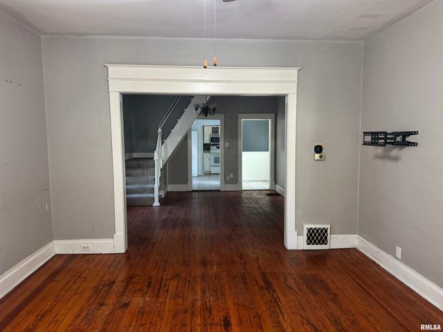 1733 S SPRING Street, Springfield, IL 62704