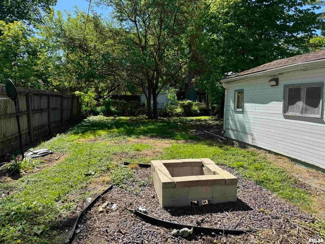 1733 S SPRING Street, Springfield, IL 62704