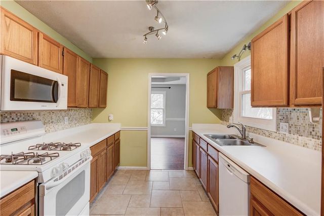 885 Long Branch Circle, Sugar Hill, GA 30518