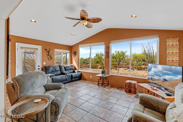 7736 W Copper Nugget Drive, Tucson, AZ 85735